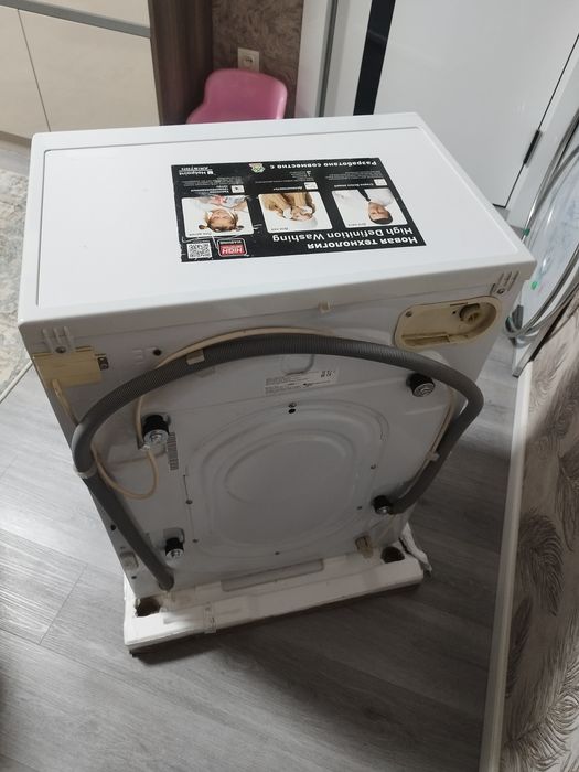 Продается б/у стиральная машина Hotpoin Ariston