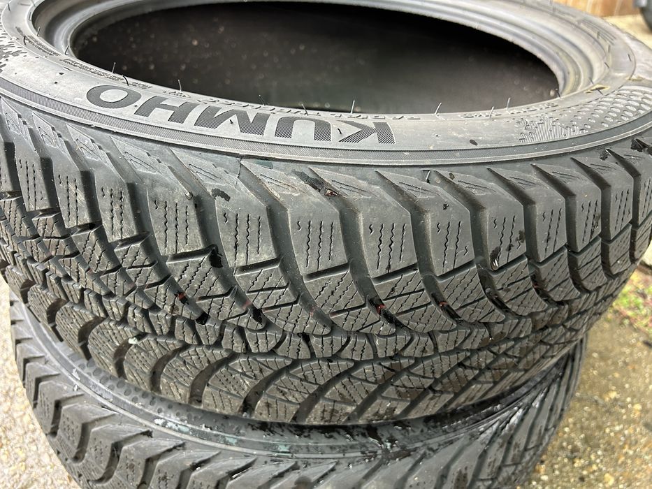 2 зимни гуми kumho 205 50 17