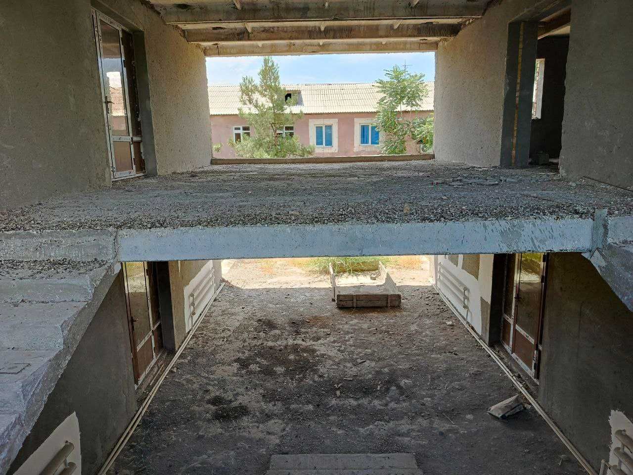 Jizzaxda Bolalar klinikasi binosi bo`lib to`lash sharti bilan sotiladi