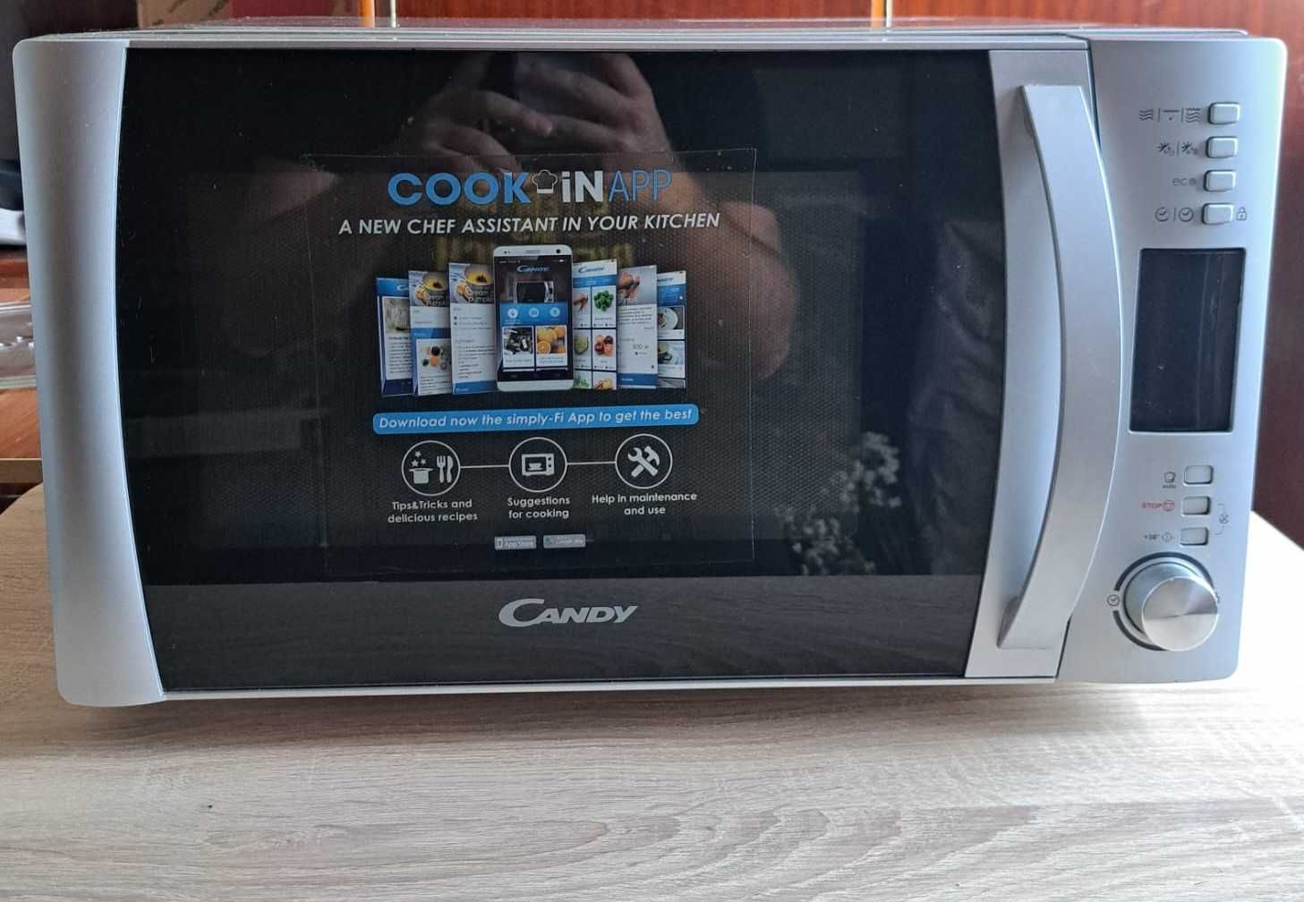 Cuptor cu microunde Candy, CMXG 25DCS
900 W
