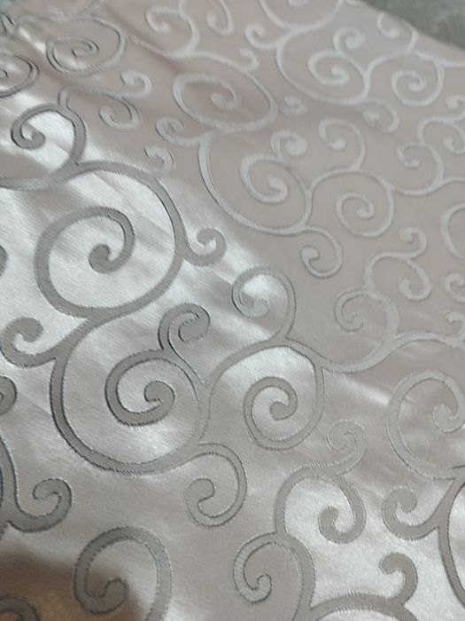 Продам шторы, цвет розовый перламутр, с отливом, гладкие.