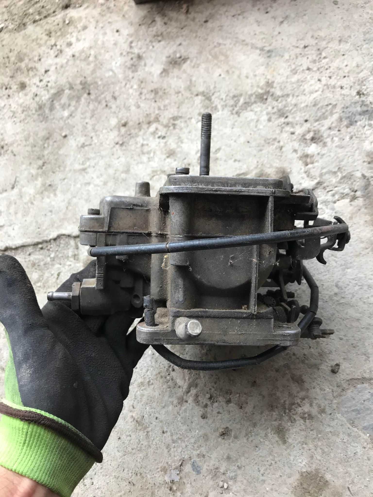 Carburator dublu corp