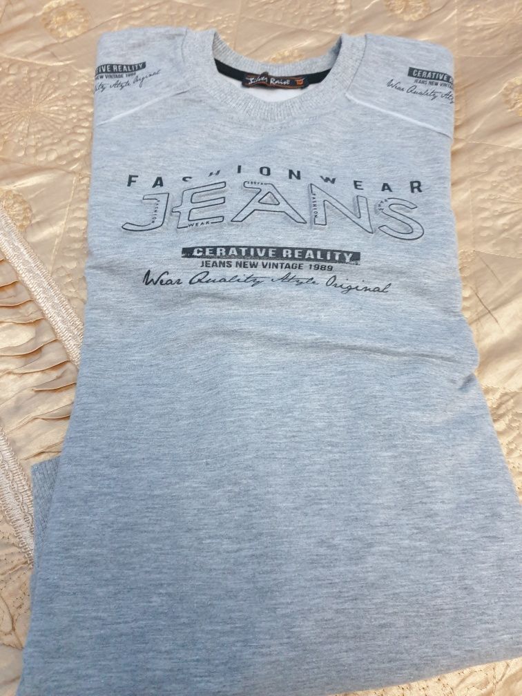 Flanele cu dungi și logo-uri