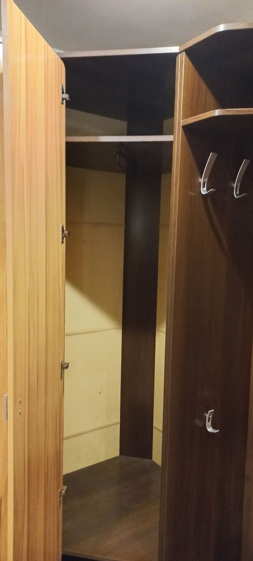продам прихожую угловую