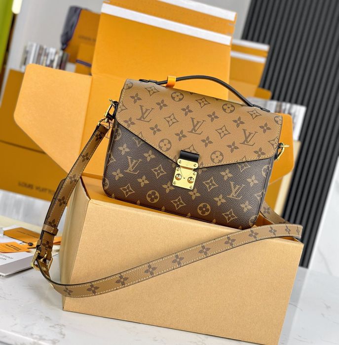 Geanta Louis Vuitton Metis, tip Premium