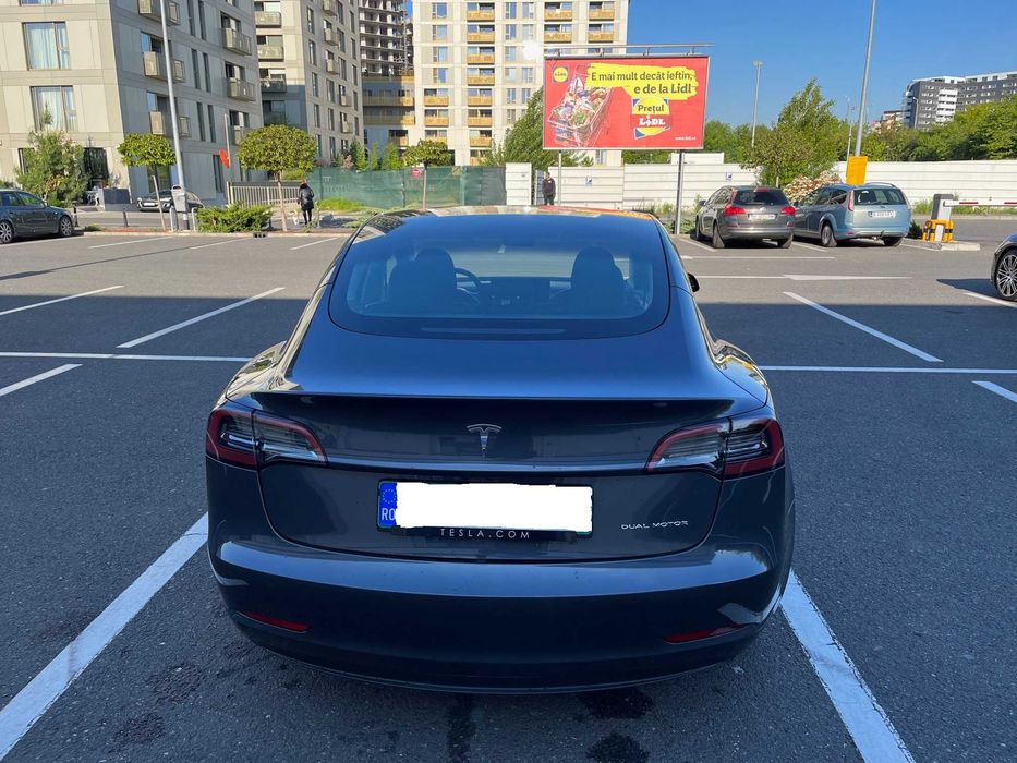 Vand Tesla model 3, long range, 5500 km, an 2023, TVA deductibil