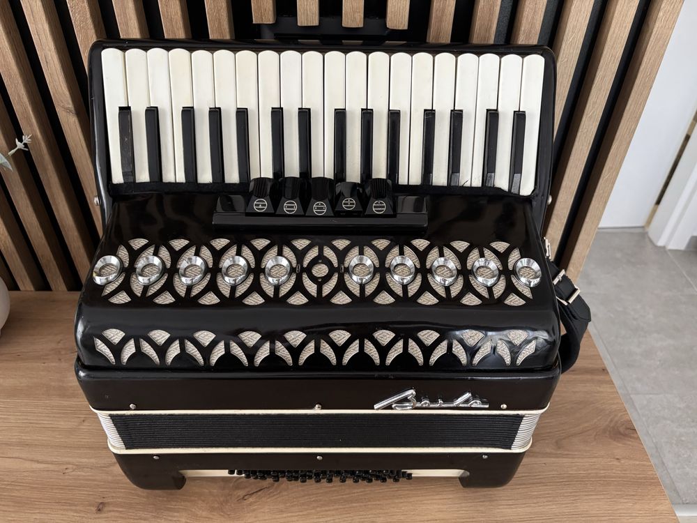 Acordeon Baile/Parrot cu 60 de basi