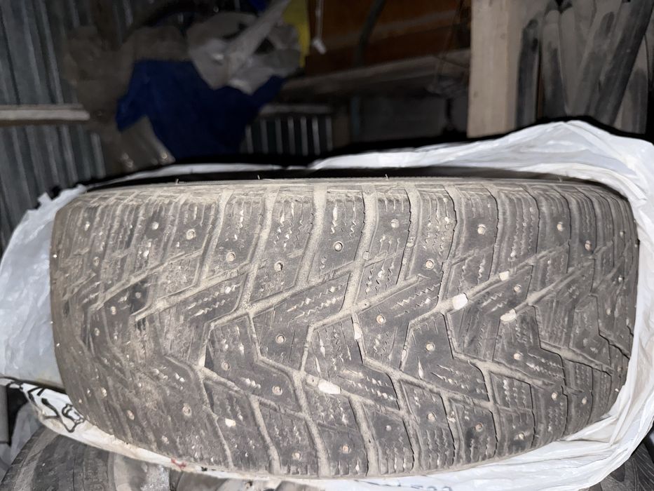 Продам комплект зимней резины Hankook