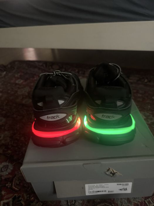 vand balenciaga track led
