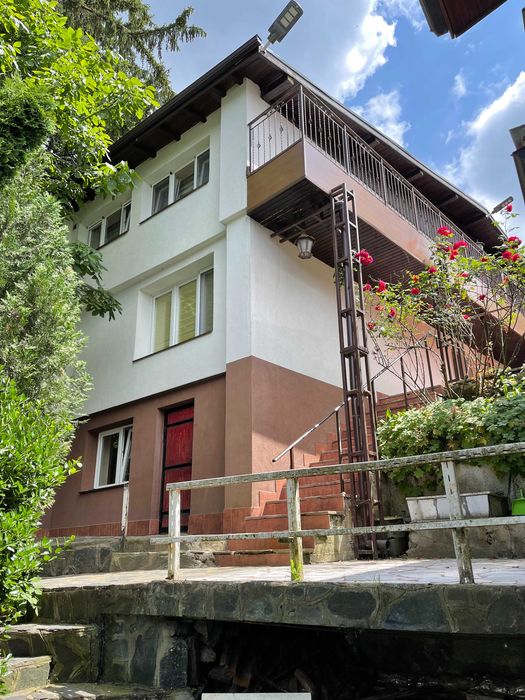 Тристаен апартамент - етаж от къща в кв. Бояна