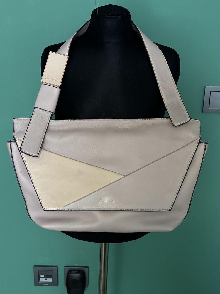 Продавам Calvin Klein чанта - пепел от рози