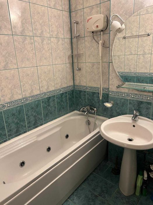 De inchiriat apartament 3 camere zona Mihai Bravu-Vatra Luminoasa