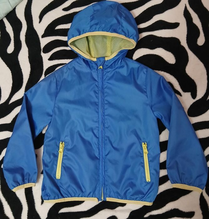 Продам ветровку на мальчика