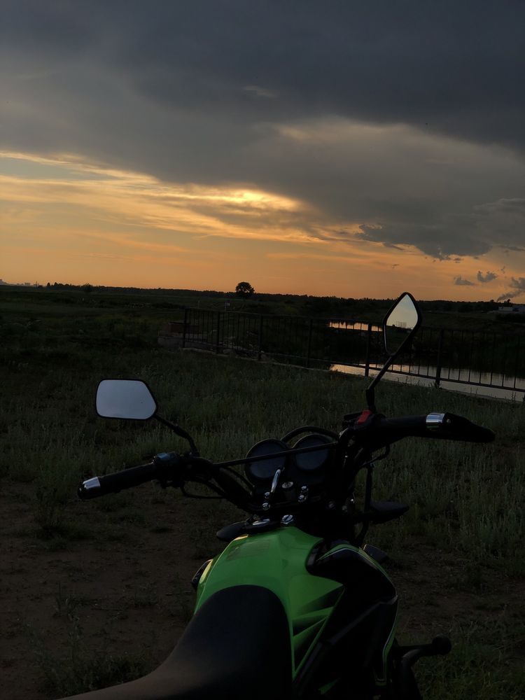 Мотоцикл 200куб