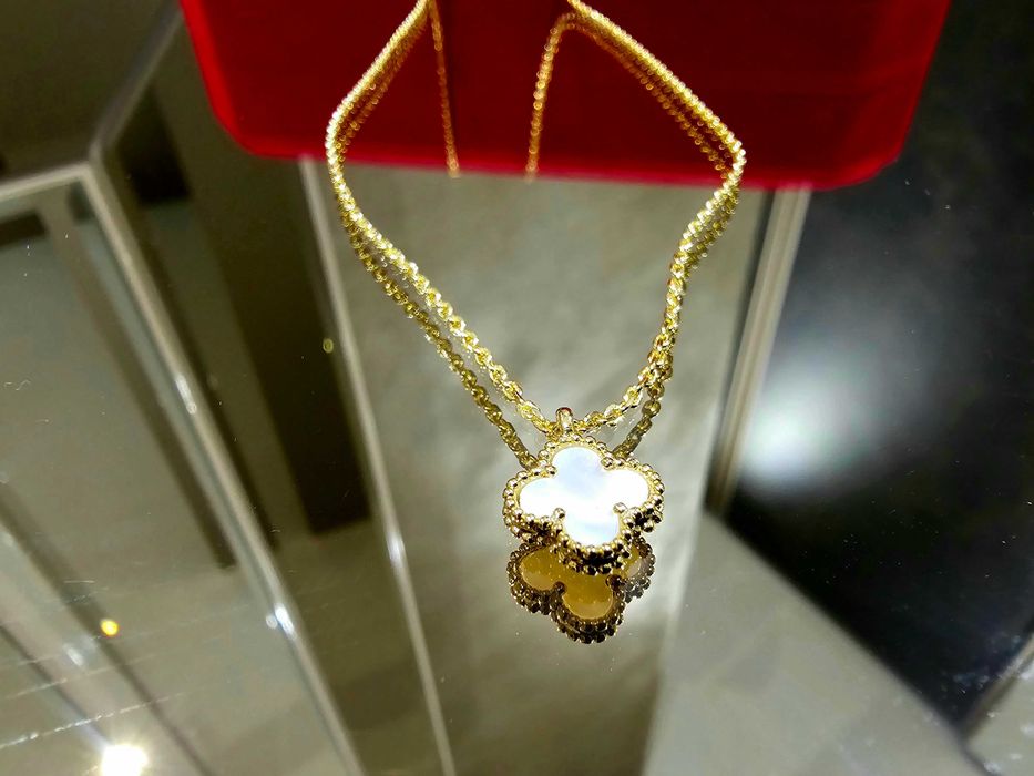 Van Cleef & Arpels VCA Gold Mother Pearl Sweet Alhambra Дамско Колие