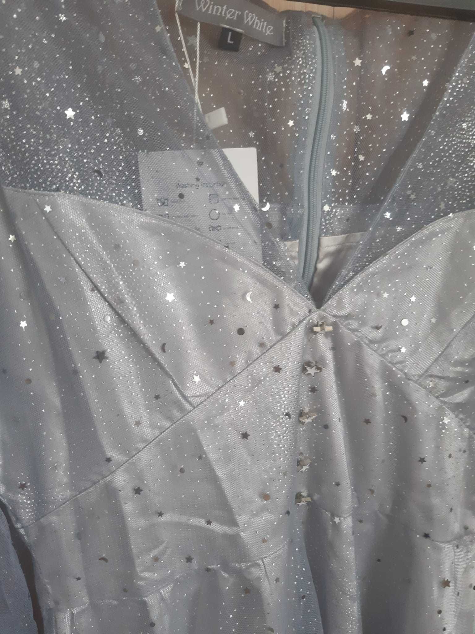 Rochie argintie din tule, cu stele si luna