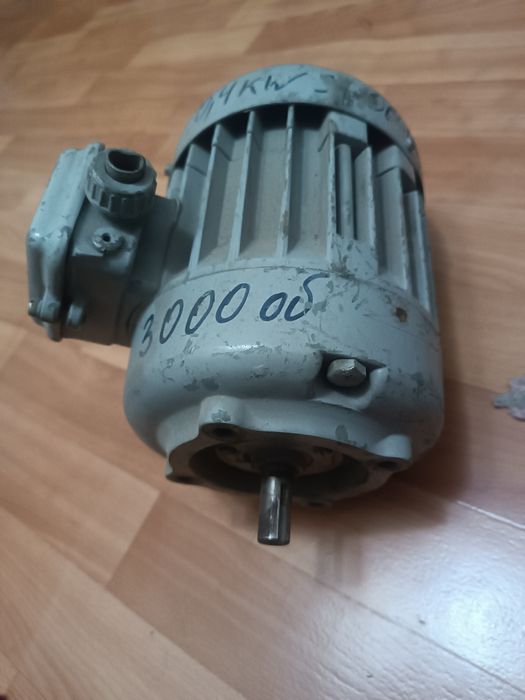 Продам электро двигатель