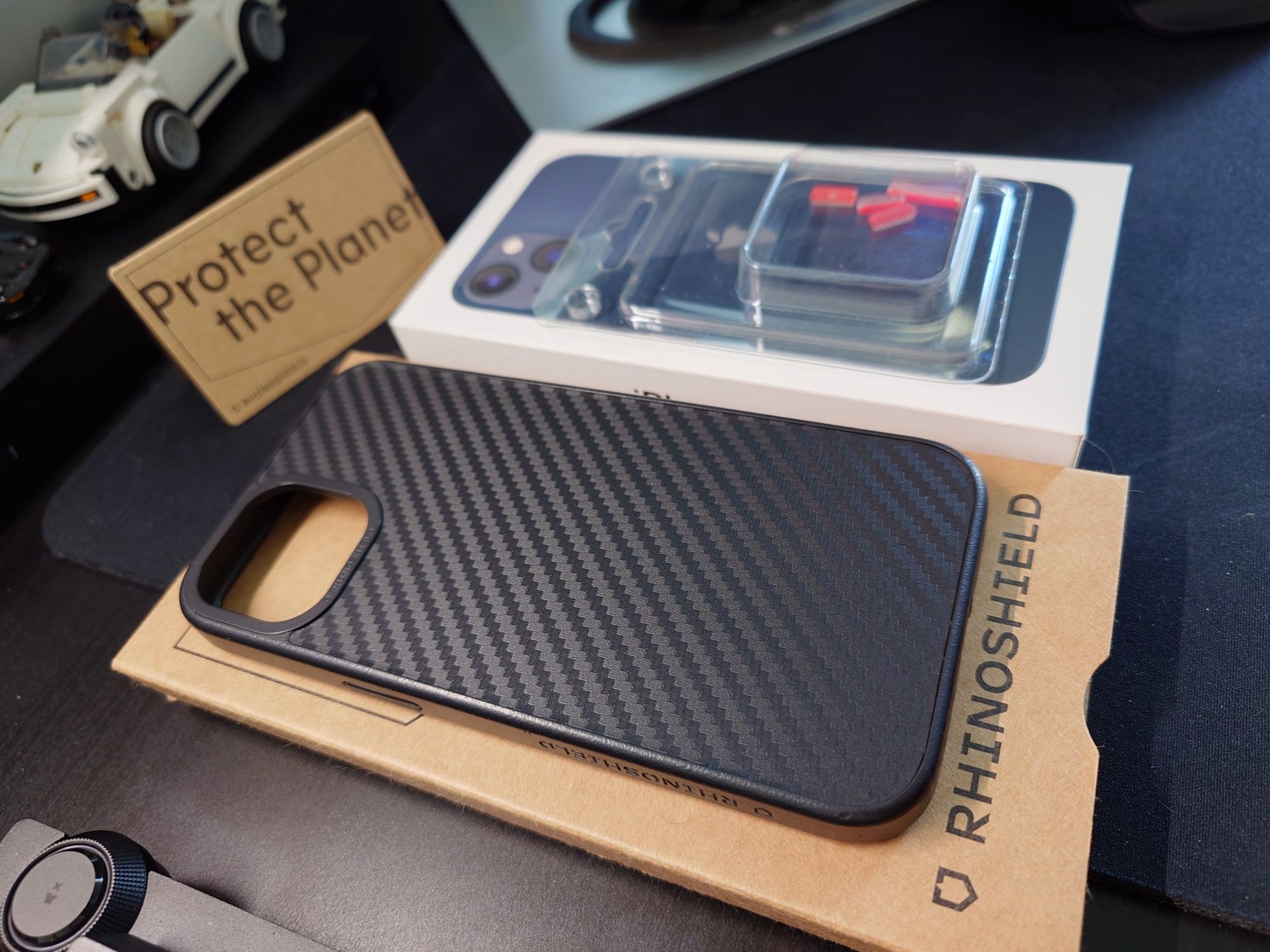 Husa iPhone 13 Rhinoshield SolidSuit Carbon Fiber / Black