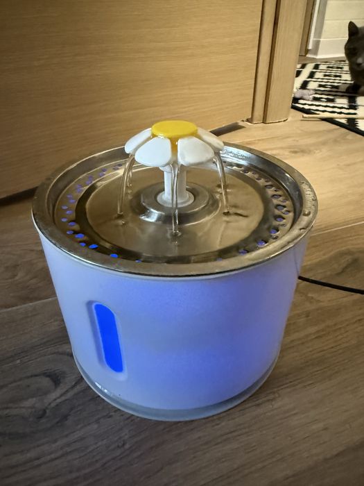 Fantana / dispenser automat animale (caini / pisici)