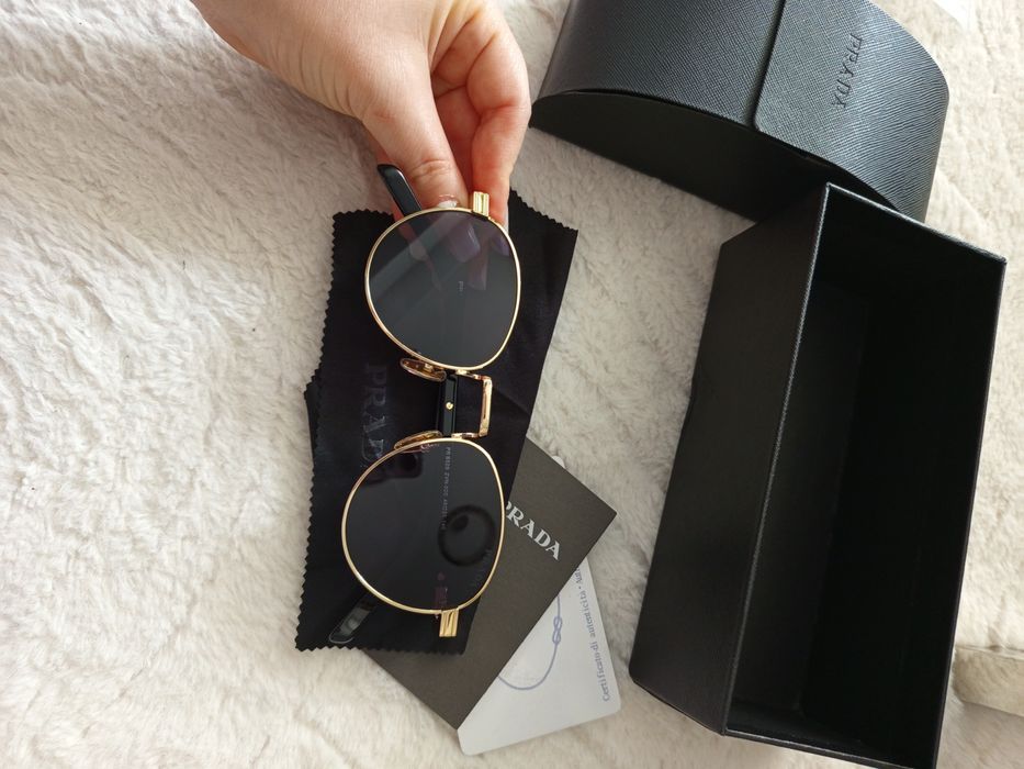 Ochelari de soare prada