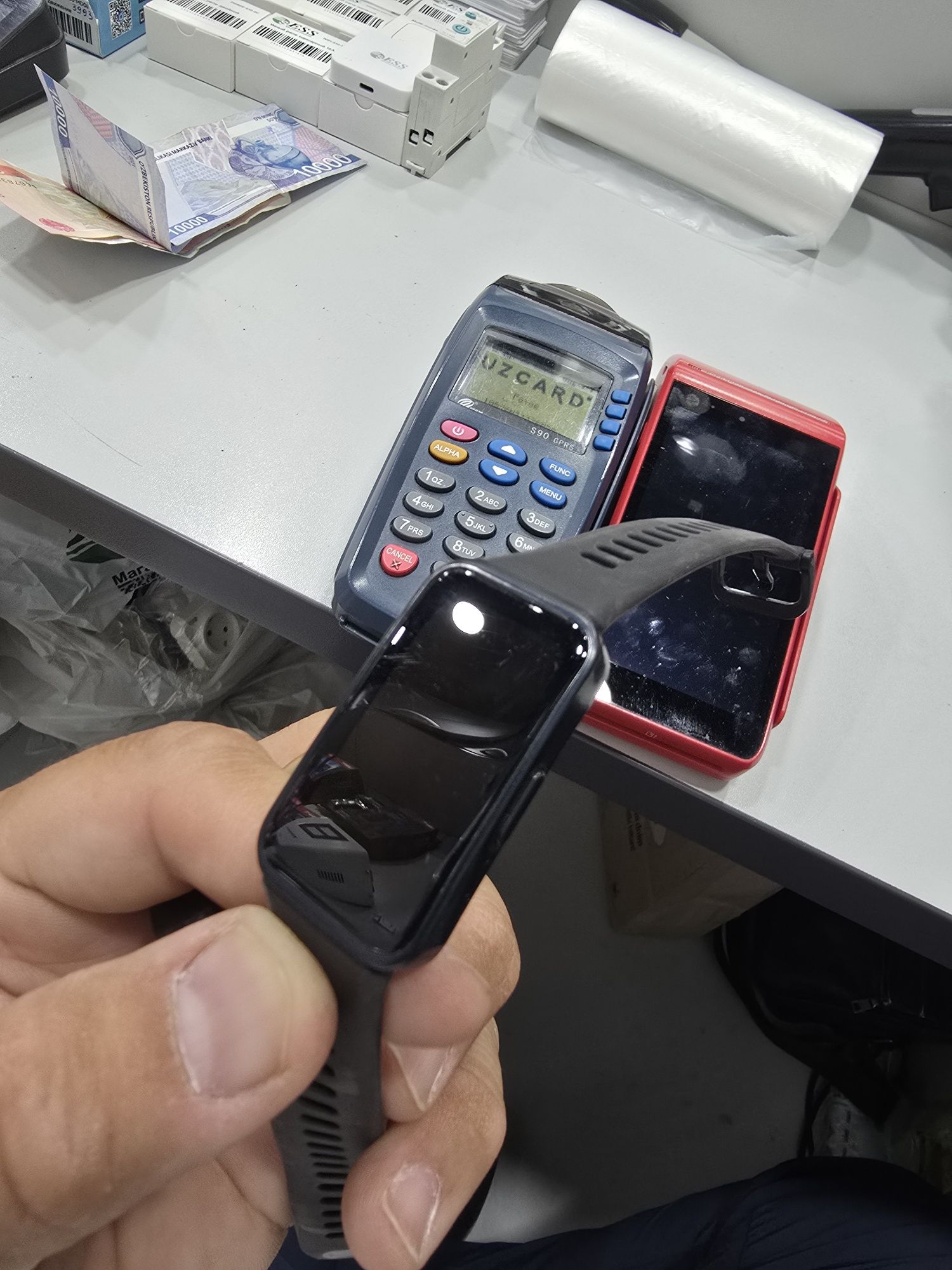Huawei band 9   есть мелкая сарапина на екране