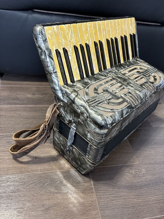 Vand acordeon Hohner Verdi 2 cu 80 de basi