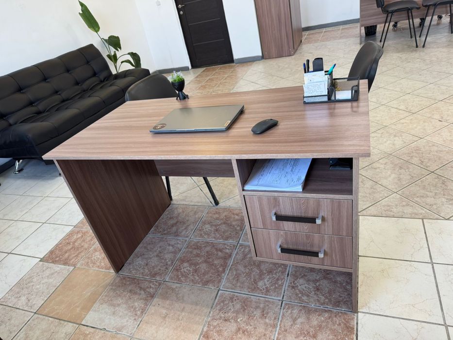 Продаю офисный мебель (стол)