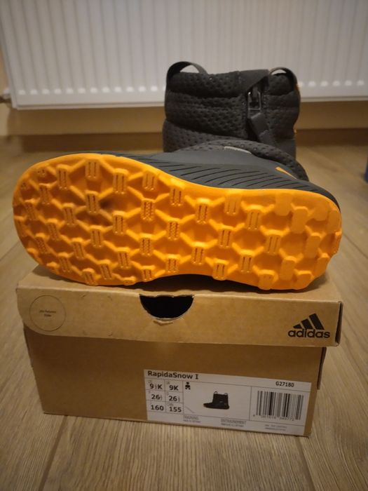 Продавам Адидас RapidaSnow I