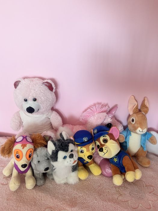 Обувки за момиче 28 и играчки и дрехи