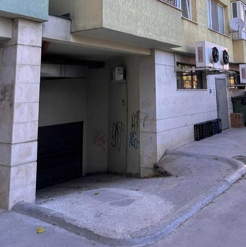 Паркомясто Под Наем Гараж за Мотор Мотоциклет парко място Левски