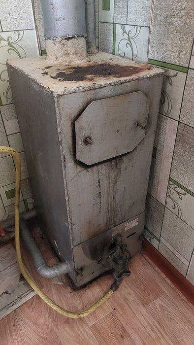 Газовый котёл напольный.