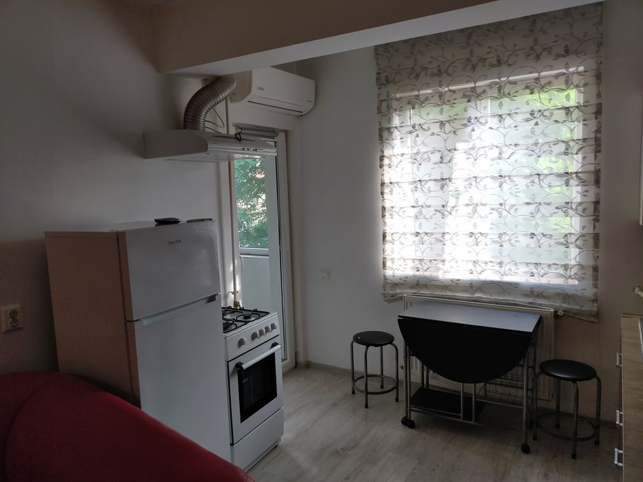 Proprietar vând apartament cu două camere open space metrou Apărătorii