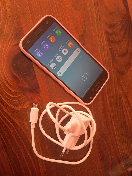 Запазен телефон Samsung Galaxy J3 със зарядно