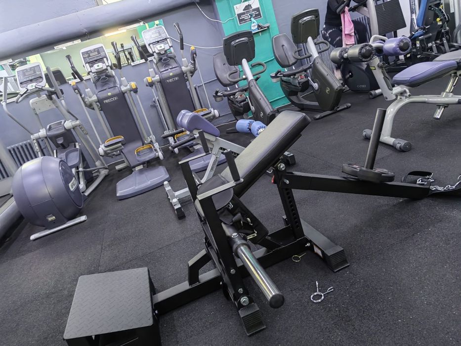 Aparat Fesieri Dual,Hip Trhust și Belt squat