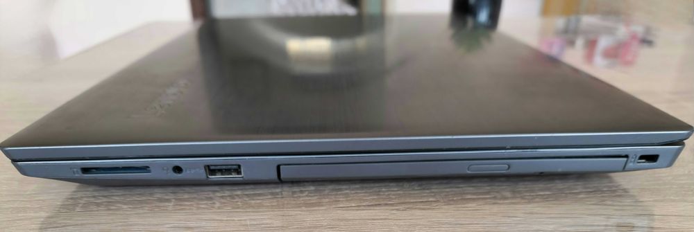Лаптоп Lenovo V330-15IKB i7 / 12GB RAM / 256GB