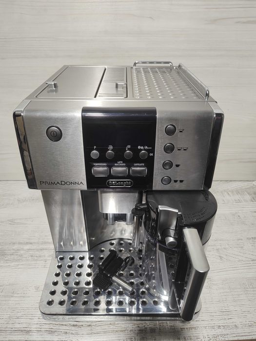 Кафеавтомат - робот Delonghi PRIMADONNA ESAM 6600