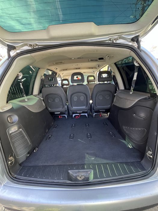 VW Sharan model freestyle 7 locuri, motor 2.0TDI, 140CP