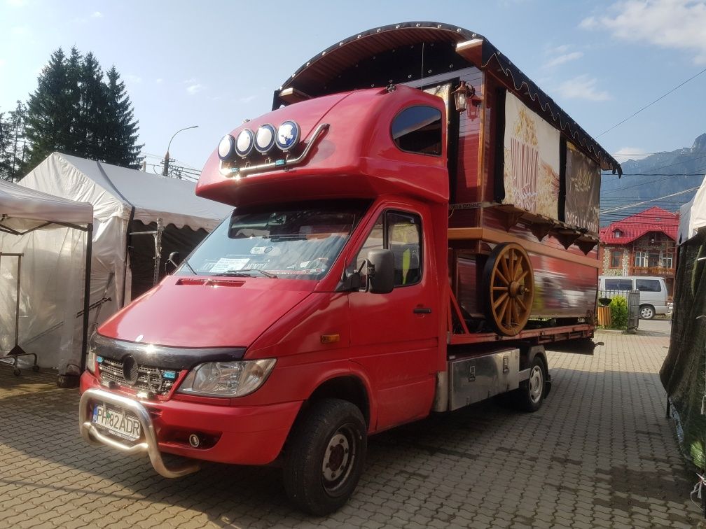 Tractari platformă4x4 7 locuri deblocare auto Transport marfă