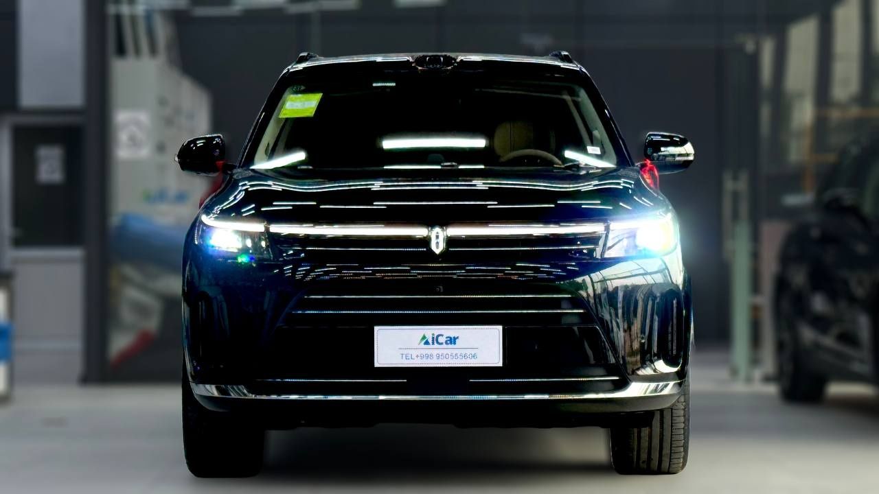 Huawei AITO M7. 4x4. Hybrid. 2024