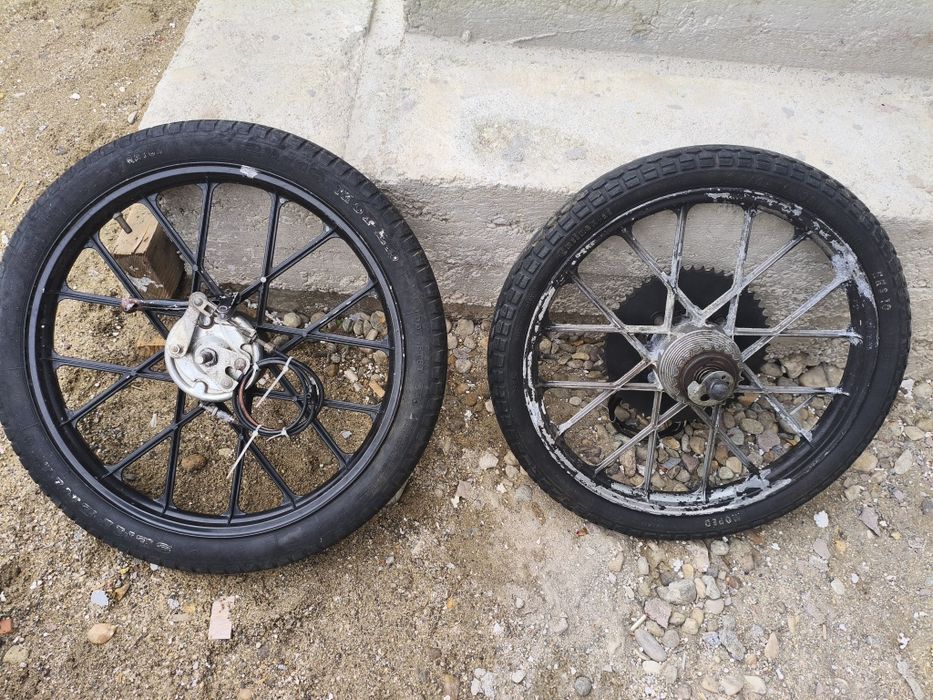 Vind 2 roți Moped 2/1,4-16 în stare bună
