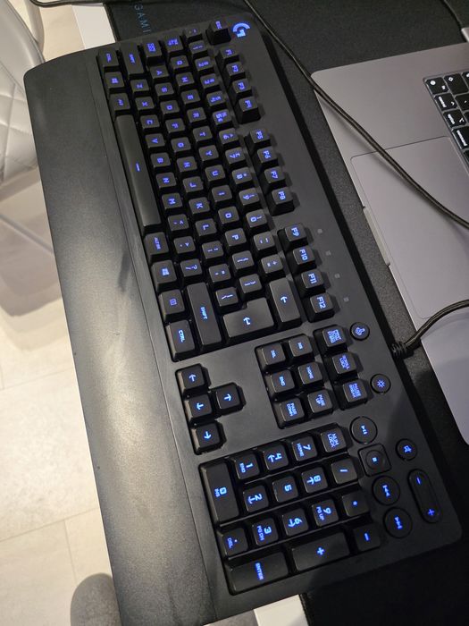 Tastatura Logitech G213