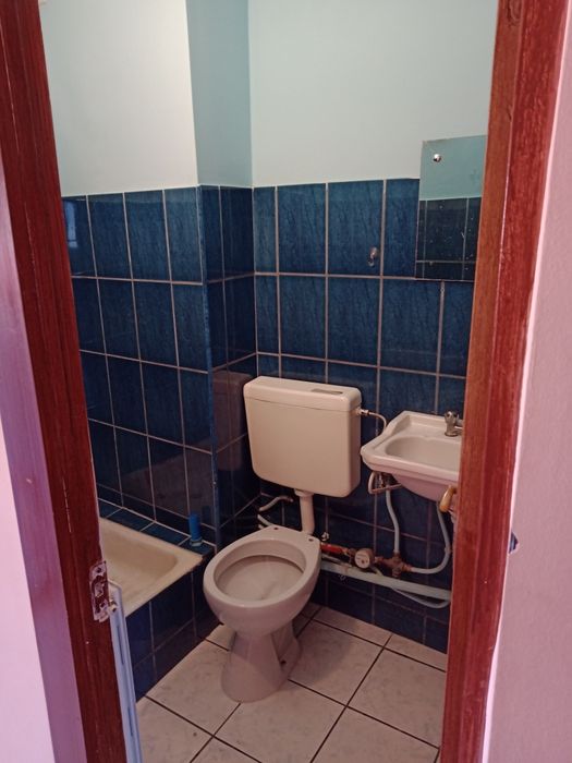 Apartament cu 3 camere de închiriat