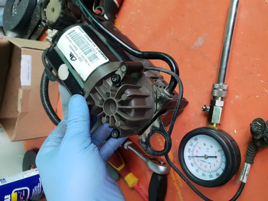 Compresor perne aer suspensie Audi A6 A8 Q7 Touareg , Porche Cayenne