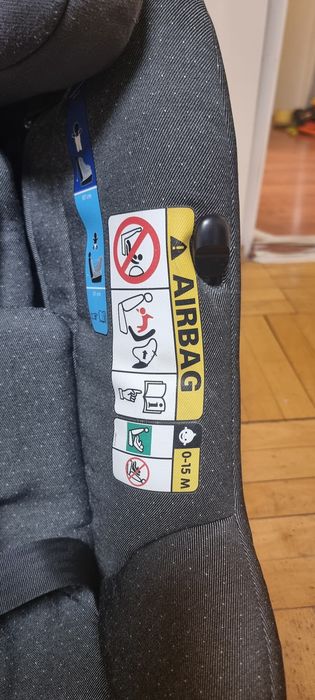 Детско столче за кола Maxi - cosi AxissFix.