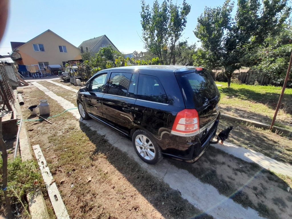 Vând Opel Zafira B in stare foarte buna