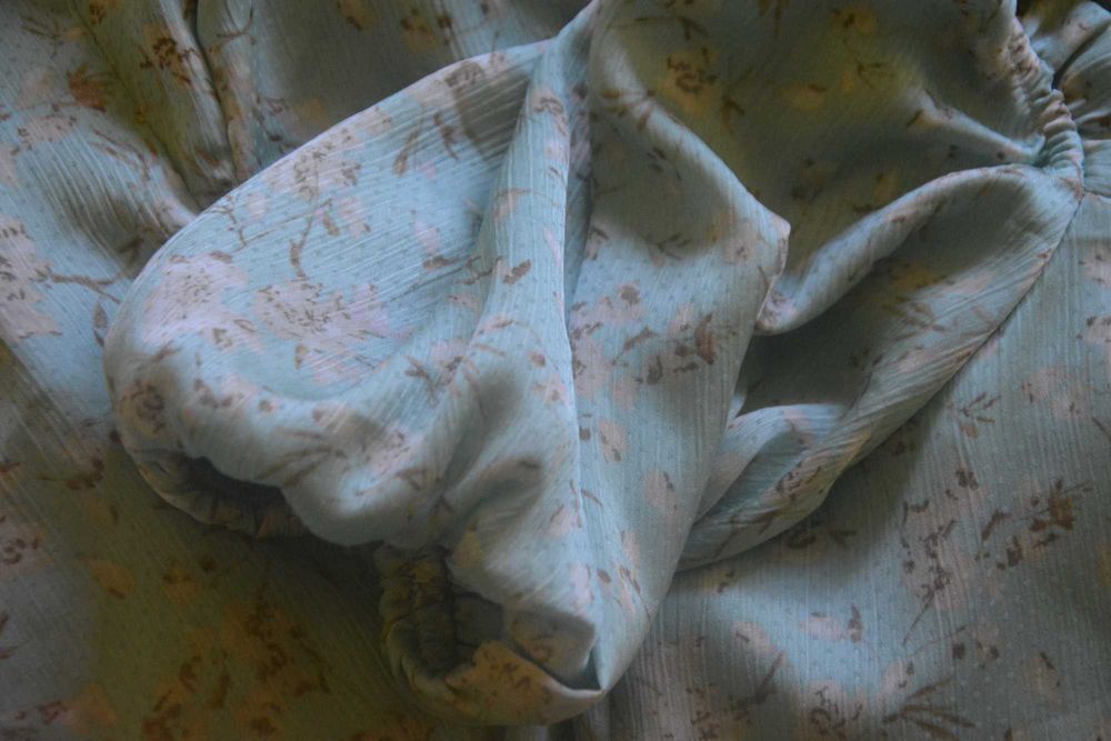 рокля ментово зелено флорален мотив Cropp