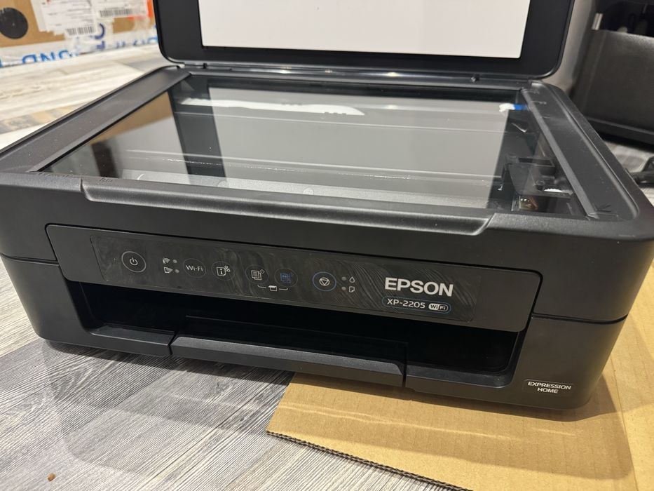 Epson Expression Home XP-2205 – принтер, скенер и копир.