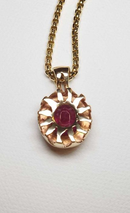 Издържан медальон с голям естествен рубин и неповторим дизайн! Уникат!