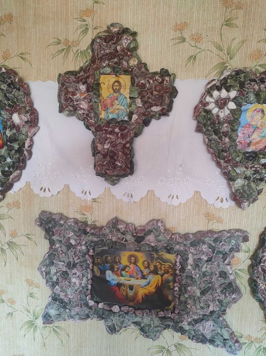Ръчно изработени икони с естествени камъни – уникални