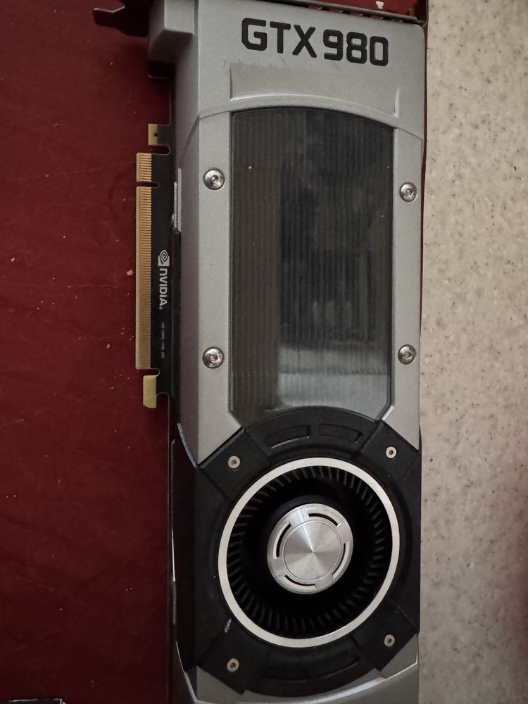 Nvidia GTX 980 4 Гб Founders edition